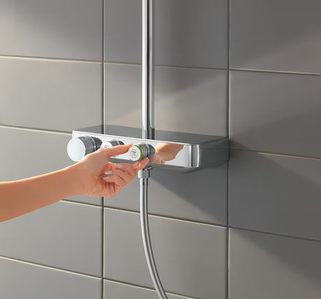 Tuš sustav Grohe Euphoria smartcontrol System u krom izvedbi s termostatskom miješalicom, s nadglavnim i ručnim tušem