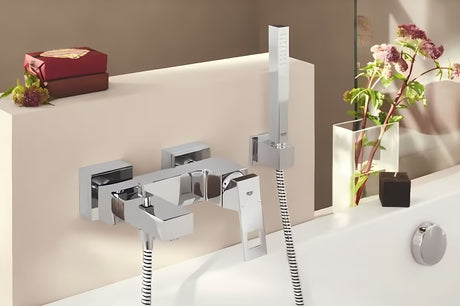 Jednoručna Baterija zidna miješalica za kadu Grohe Eurocube u kromiranoj izvedbi s preklopnikom pro tuš i punjenje kade.