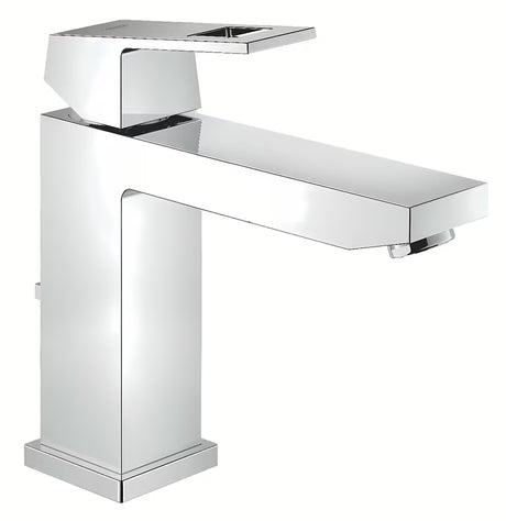 Kromirana jednoručna baterija miješalica za umivaonik Grohe Eurocube sa srednje visokim izljevom i odvodnim setom.