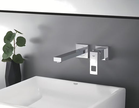 Kromirana zidna podžbukna miješalica za umivaonik Grohe Eurocube s ručicom i ugradnjom na 2 otvora.