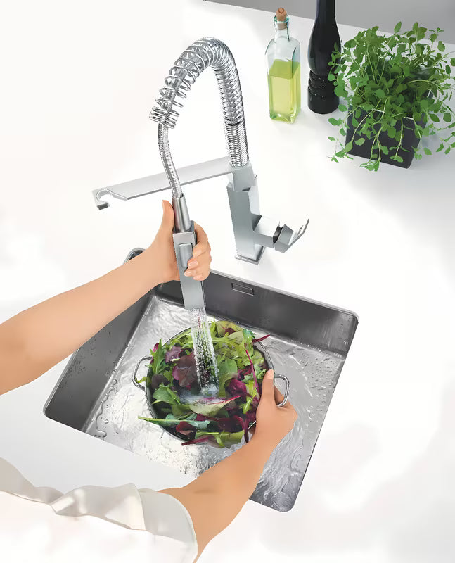 Jednoručna Baterija stojeća miješalica za sudoper Grohe Eurocube s okretnim izljevom u izvedbi supersteel.