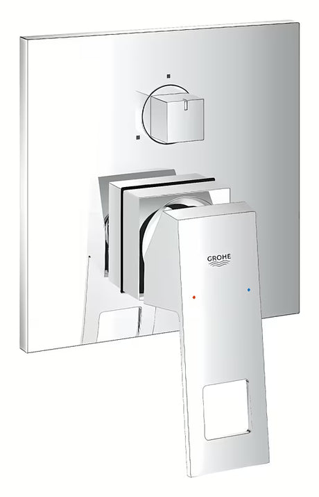 Podžbukna tuš i miješalica za kadu Grohe Eurocube u krom izvedbi s ručicom i 3-smjernim preusmjerivačem.