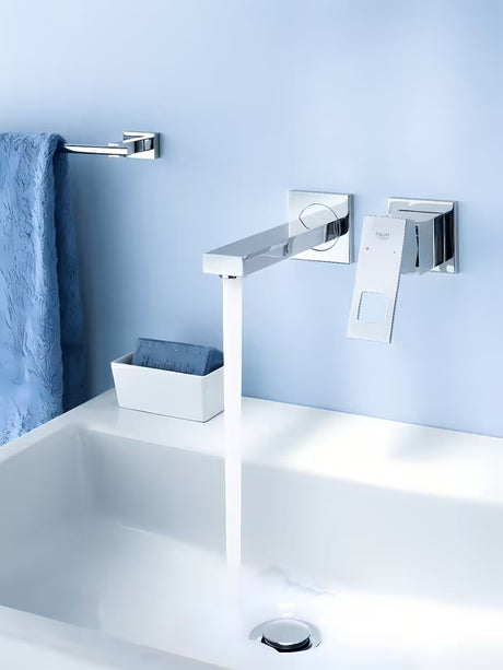 Kromirana podžbukna miješalica za umivaonik Grohe Eurocube u četvrtastom dizajnu