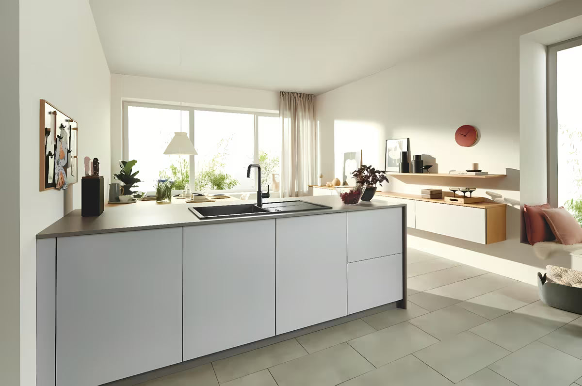 Mat crna miješalica za sudoper Grohe Eurosmart s visokim zakretnim izljevom