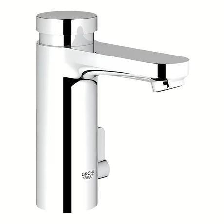 Kromirana samozatvarajuća miješalica za umivaonik Grohe Eurosmart Cosmopolitan T s tehnologijom Grohe EcoJoy.