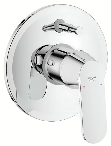 Podžbukna jednoručna baterija miješalica za tuš Grohe Eurosmart Cosmopolitan u kromiranoj izvedbi s okruglom rozetom.