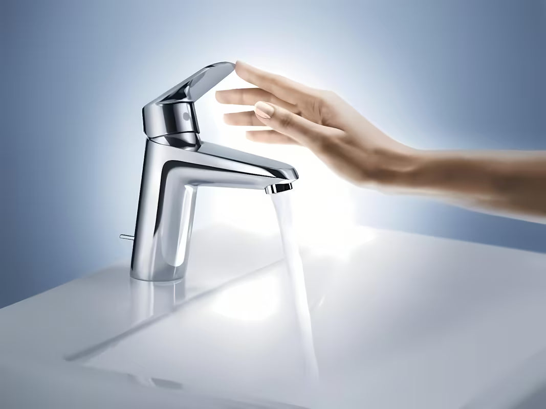 Kromirana miješalica za umivaonik Grohe Eurosmart Cosmopolitan s ručicom i glatkim tijelom bez odvoda