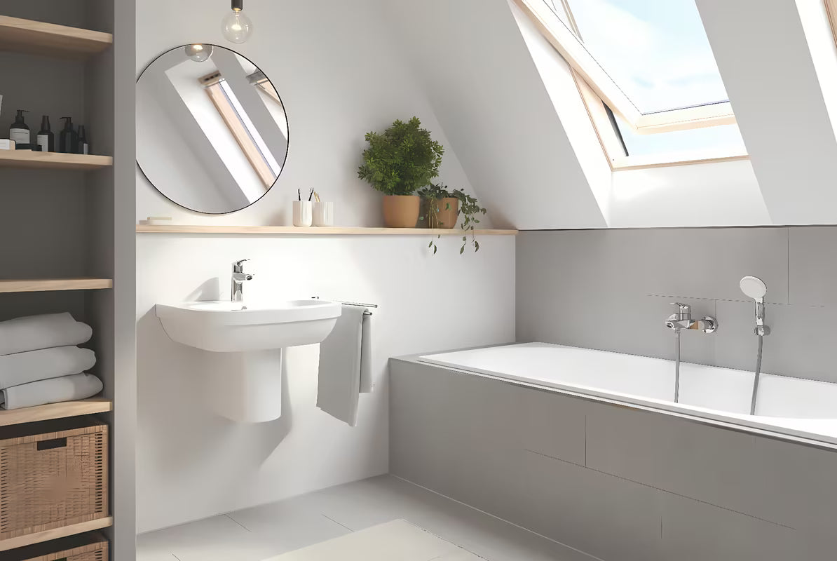 Jednoručna Baterija zidna miješalica za kadu Grohe Eurosmart New u krom izvedbi bez tuš seta.