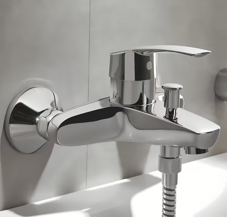 Kromirana jednoručna baterija zidna miješalica za kadu Grohe Eurosmart New s preklopnikom kada tuš