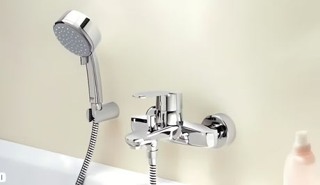 Kromirana zidna miješalica za kadu Grohe Eurostyle Cosmopolitan s ručnim upravljanjem i preklopnikom kada/tuš.