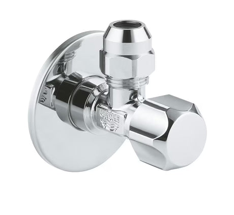 Kutni ventil Grohe DN 15 u izvedbi chrome s ergonomskom ručkom i metalnom rozetom.