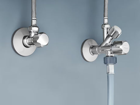 Kutni ventil Grohe pro za zidnu ugradnju s nepovratnim ventilom i metalnom rozetom.