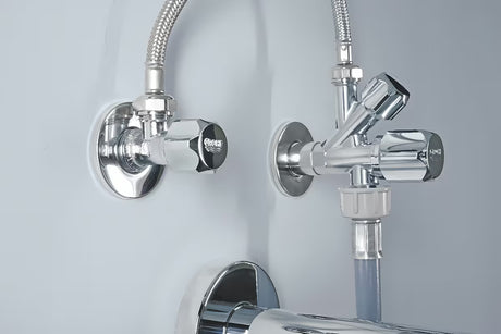 Kutni ventil Grohe pro za zidnu ugradnju s nepovratnim ventilom i metalnom rozetom.