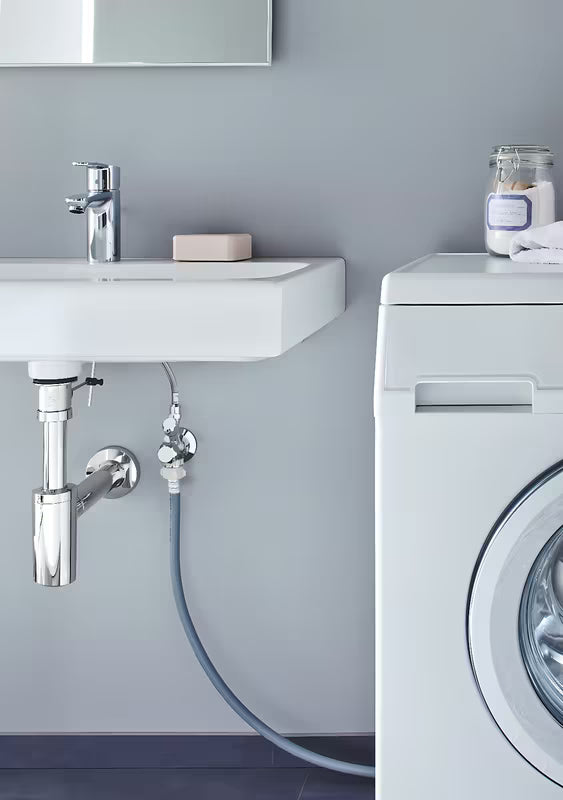 Kombi kutni ventil Grohe pro za zidnu ugradnju s kompenzacijom duljine i metalnom rozetom.