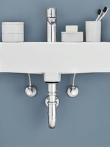 Kutni ventil Grohe u izvedbi chrome s metalnom rozetom i ergonomskom metalnom ručkom.