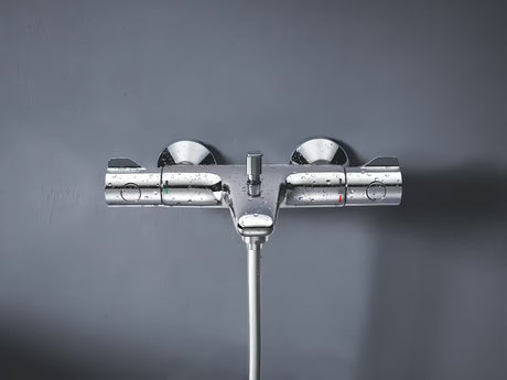 Termostatska zidna miješalica za kadu Grohe Grohtherm 800 u krom izvedbi s preklopnikom kada/tuš.