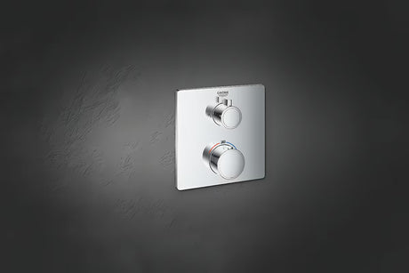 Kromirana podžbukna termostatska miješalica za tuš Grohe Grohtherm pro za upravljanje nadglavnim i ručnim tuševi.