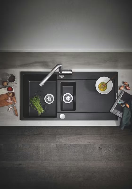 Miješalica za Sudoper Grohe Minta u izvedbi supersteel sa zakretnim L-izljevom i izvlačnim tušem.