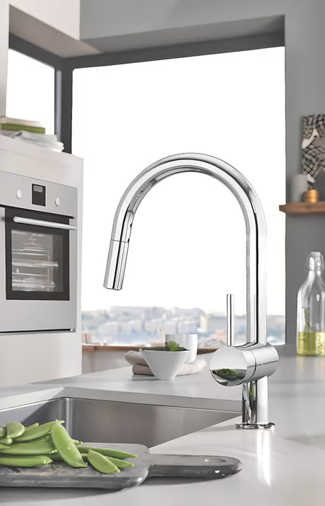 Kromirana miješalica za sudoper Grohe Minta s visokim zakretnim izljevom i izvlačnim tušem