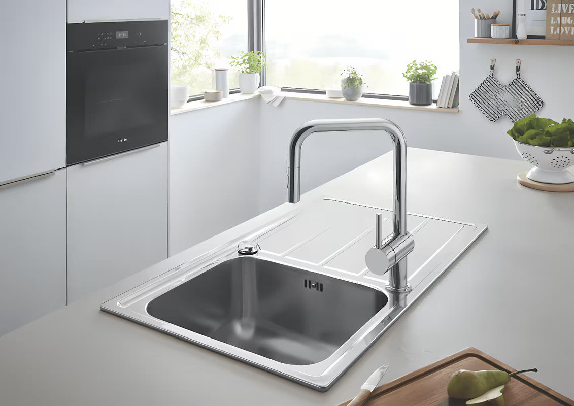 Kromirana miješalica za sudoper Grohe Minta s visokim zakretnim izljevom i izvlačnim tušem