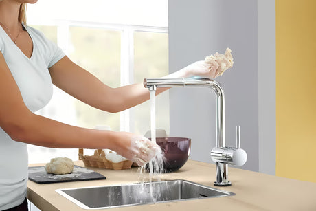 Kromirana senzorska miješalica za sudoper Grohe Minta Touch sa zakretnim L-izljevom i izvlačnim perlatorom