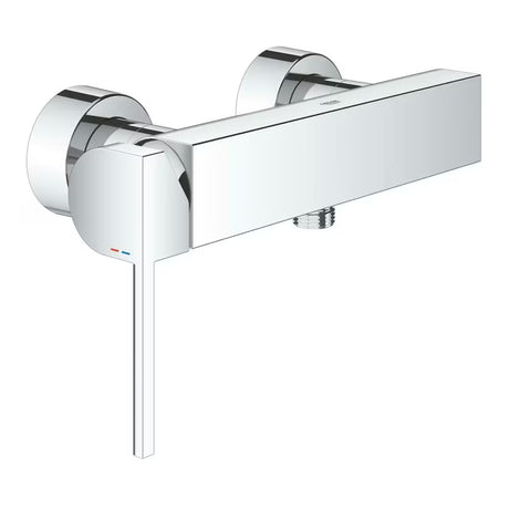Zidna jednoručna baterija miješalica za tuš Grohe Plus u krom izvedbi.