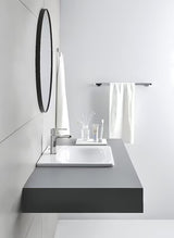 Kromirani kukica za ogrtač Grohe Selection sa skrivenim pričvršćenjem i izdržljivom površinom Grohe StarLight.