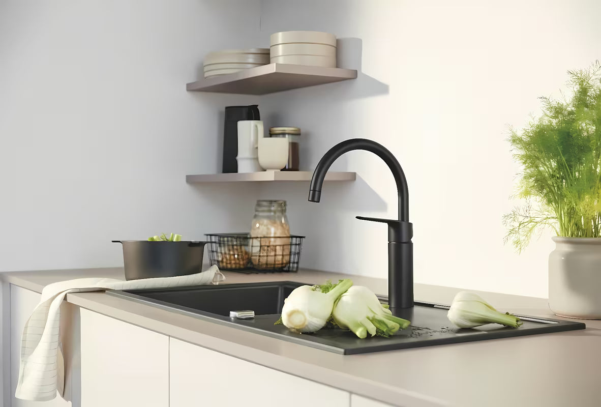 Grohe Start jednoručna baterija miješalica za sudoper s visokim zakretnim izljevom u mat crnoj boji