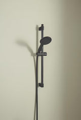 Tuš set Grohe Tempesta 110 u mat crnoj izvedbi s ručnim tušem, tuš šipkom i crijevom