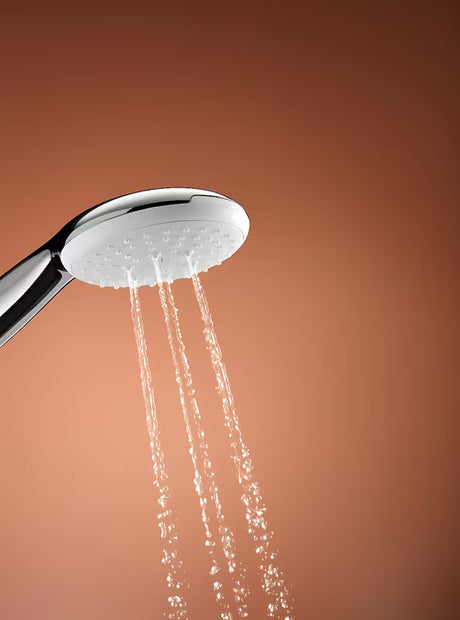 Kromirani tuš set Grohe Tempesta s ručnom tuš-slušalicom, tuš šipkom, metalnim crijevom i policom EasyReach