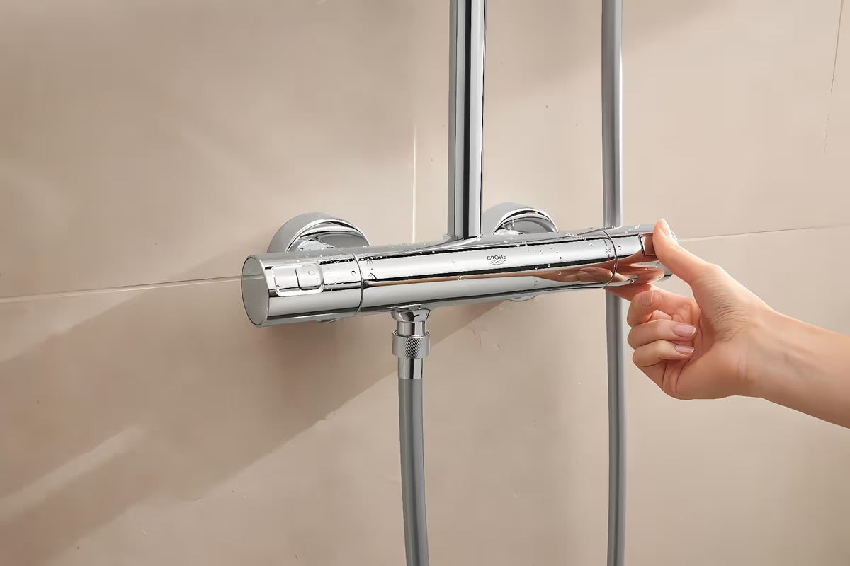 Grohe Vitalio Comfort System tuš sustav s termostatskom miješalicom u krom izvedbi s nadglavnim i ručnim tušem