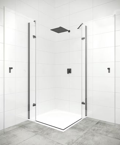 Kvadratna tuš kabina Hüppe Strike New 90x90 cm s prozirnim staklom i profilima u mat crnoj boji.