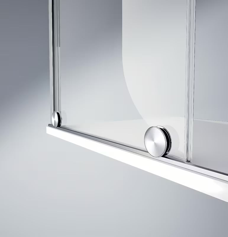 Tuš stijena Walk-In Hüppe Xtensa pure 140 cm u sjajnom kromu s prozirnim staklom i kliznim otvaranjem.
