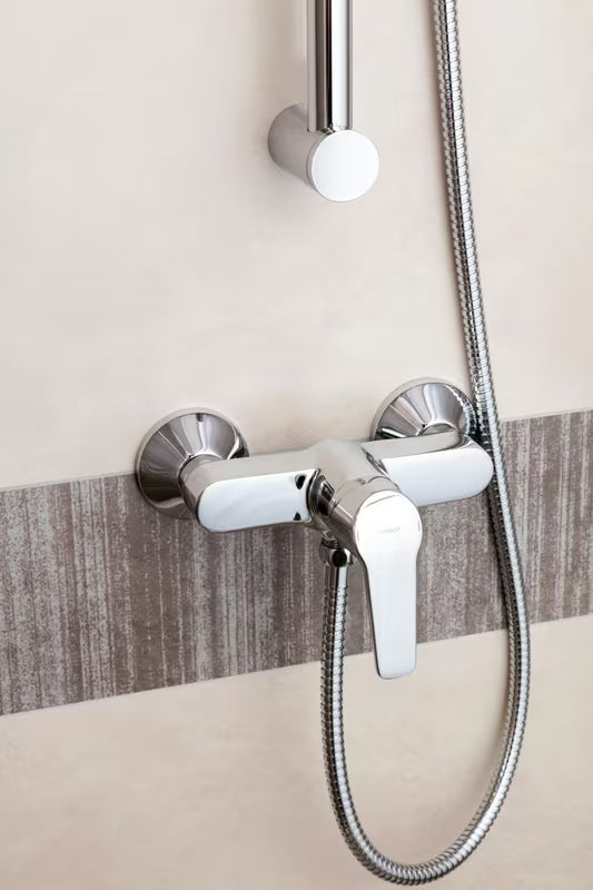 Kromirana jednoručna baterija zidna miješalica za tuš Hansa Ha224 zaobljenog dizajna