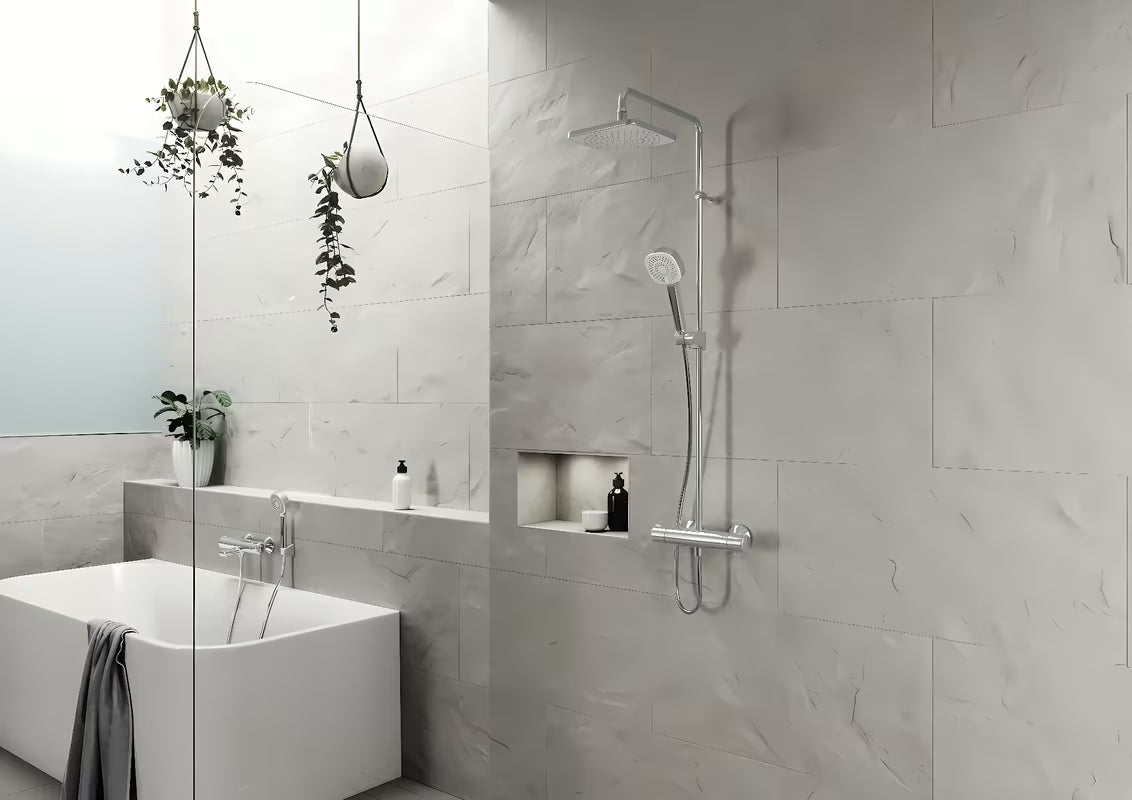 Hansa Micra Style tuš sustav s termostatskom miješalicom u krom izvedbi s nadglavnim i ručnim tušem.