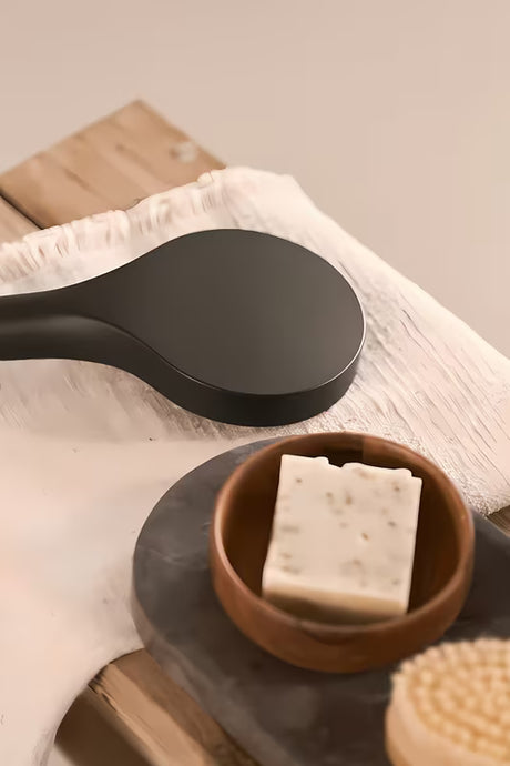 Crna mat ručni tuš Hansa Viva, ručni tuš s 3 mlaza i priključkom G1/2.