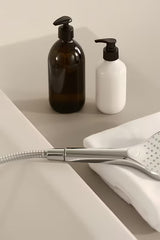 Kromirani set za kadu Hansa Viva s ručnim tušem s tri mlaza i tuš crijevom 1250 mm.