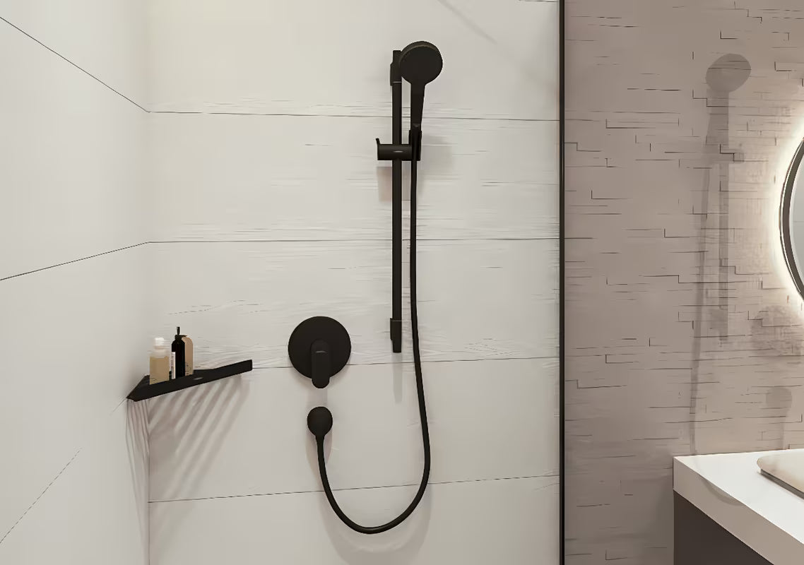 Kutna polica za tuševi Hansgrohe addstoris u mat crnoj boji pro za odlaganje šampona i dodataka.