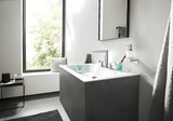 Kromirani zidni dozator tekućeg sapuna hansgrohe addstoris sa staklenom posudom i metalnim držačem.