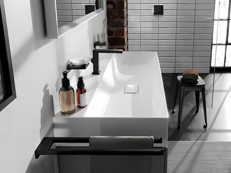Hansgrohe addstoris dvostruki zidni držač ručnika u mat crnoj boji sa skrivenim pričvršćenjem.