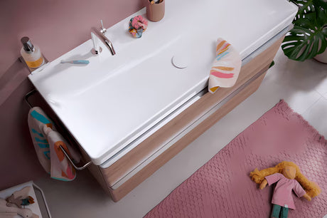 Kromirani zidni dozator tekućeg sapuna hansgrohe addstoris sa staklenom posudom i metalnim držačem.