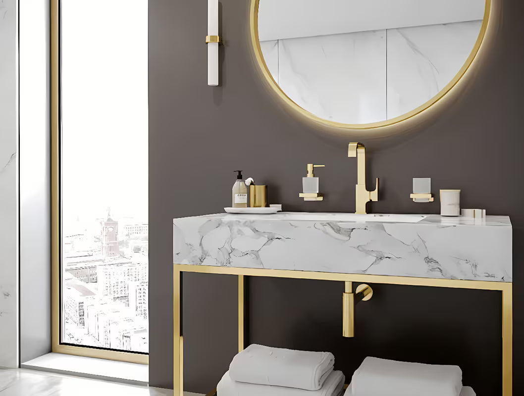 Zidni dozator tekućeg sapuna hansgrohe addstoris u sjajnoj zlatnoj izvedbi sa staklenom posudom