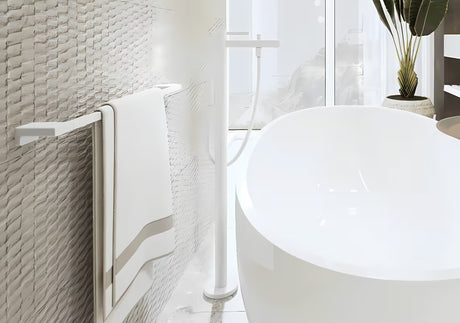 Zidni držač ručnika Hansgrohe addstoris u mat bijeloj boji s minimalističkim dizajnom