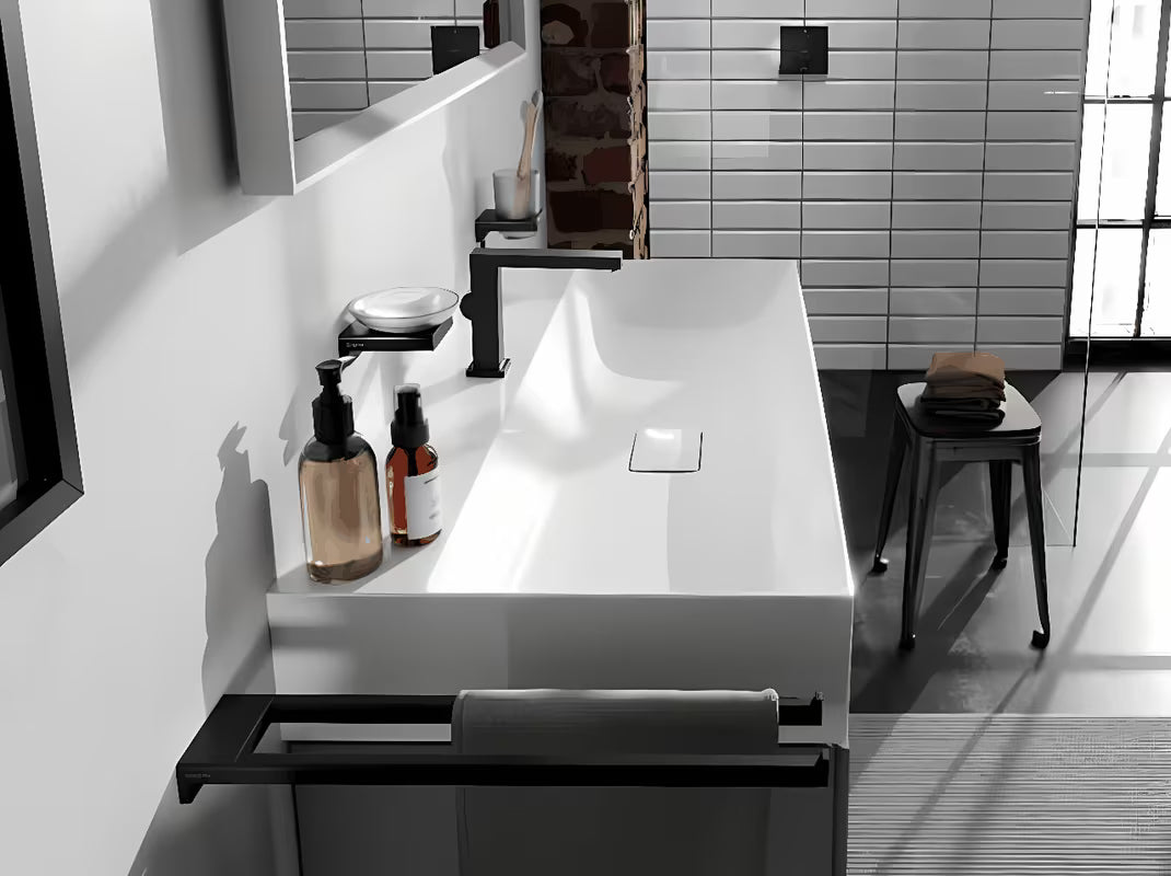 Hansgrohe addstoris dvostruki zidni držač ručnika u mat crnoj boji sa skrivenim pričvršćenjem.