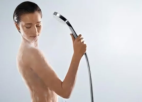 Hansgrohe Croma Select E tuš set u bijeloj i krom izvedbi s ručnim tušem i šipkom Unica