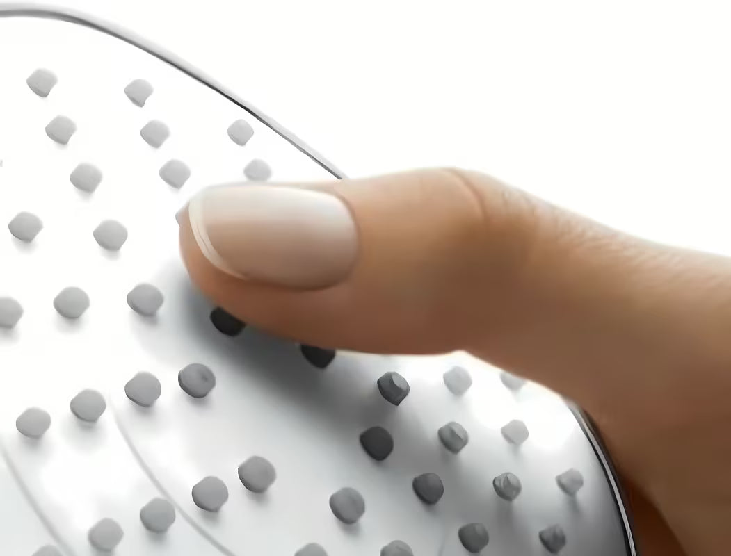 Hansgrohe Croma Select E tuš set u bijeloj i krom izvedbi s ručnim tušem, šipkom Unica i crijevom