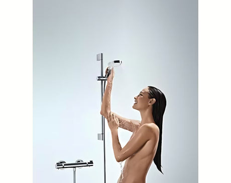 Tuš set Hansgrohe Croma Select S u bijeloj i krom izvedbi s ručnim tušem 3jet, šipkom Unica i crijevom 1,60 m.