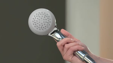 Ručni tuš Hansgrohe Crometta 85 Mono u kromu s okruglom glavom i svijetlosivim diskom mlaznica.