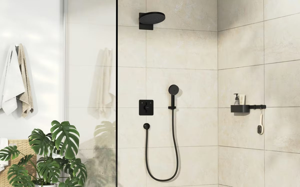 Podžbukna miješalica za tuš hansgrohe duoturn Q u mat crnoj izvedbi pro za upravljanje dvama potrošačima.