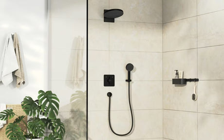 Podžbukna miješalica za tuš hansgrohe duoturn Q u mat crnoj izvedbi pro za upravljanje dvama potrošačima.